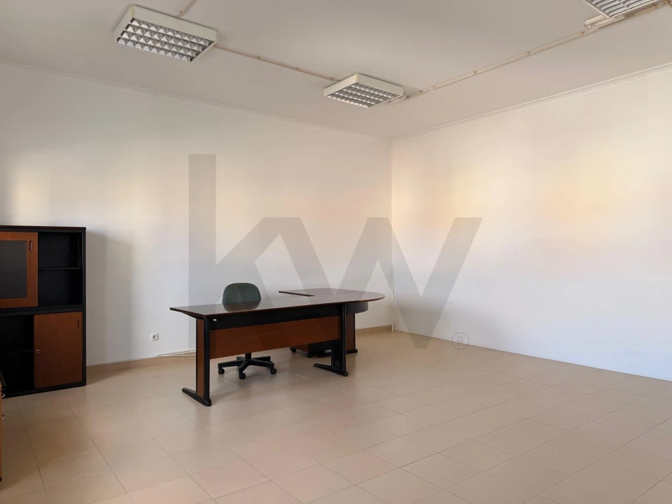 Escritório para Arrendamento em São Domingos de Rana Foto 7