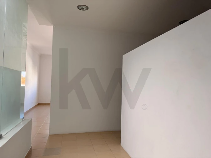 Escritório para Arrendamento em São Domingos de Rana Foto 8