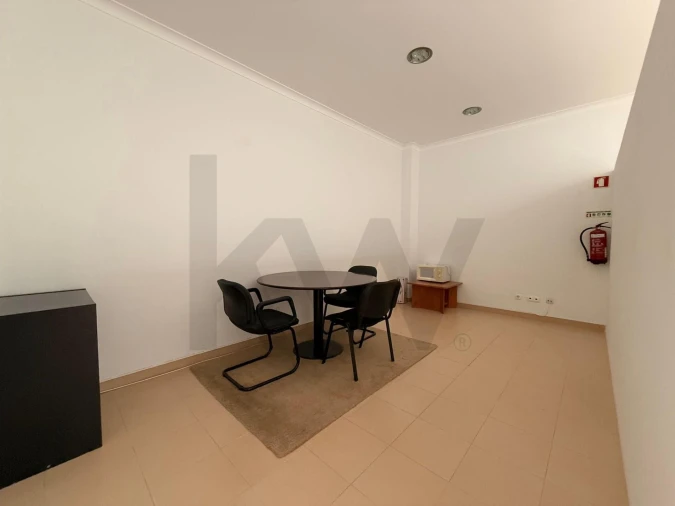 Escritório para Arrendamento em São Domingos de Rana Foto 9