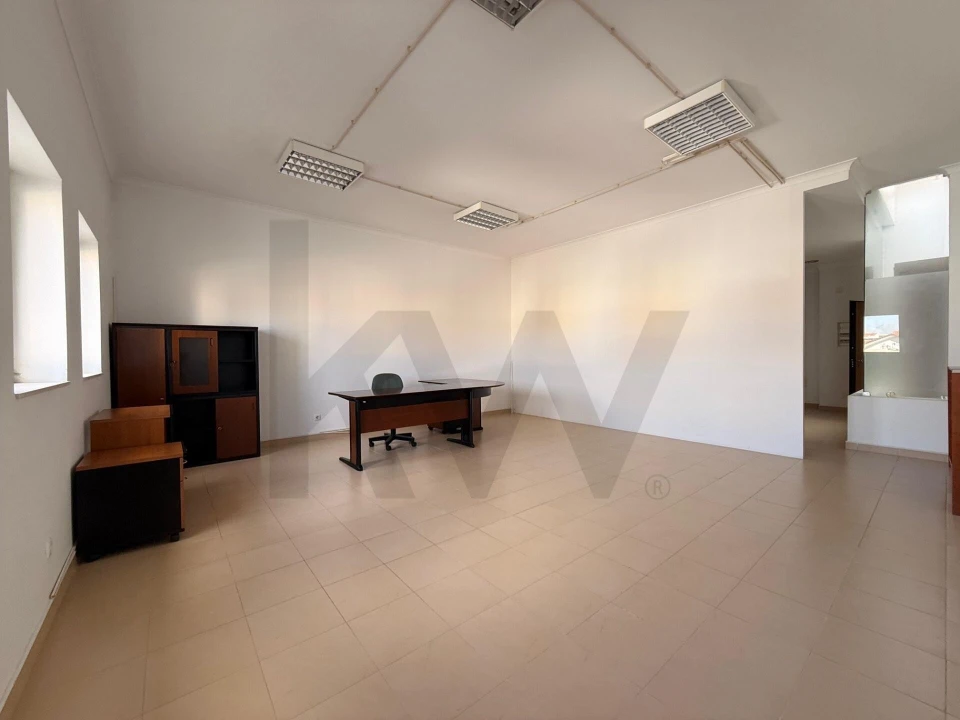 Escritório para Arrendamento em São Domingos de Rana Foto 6