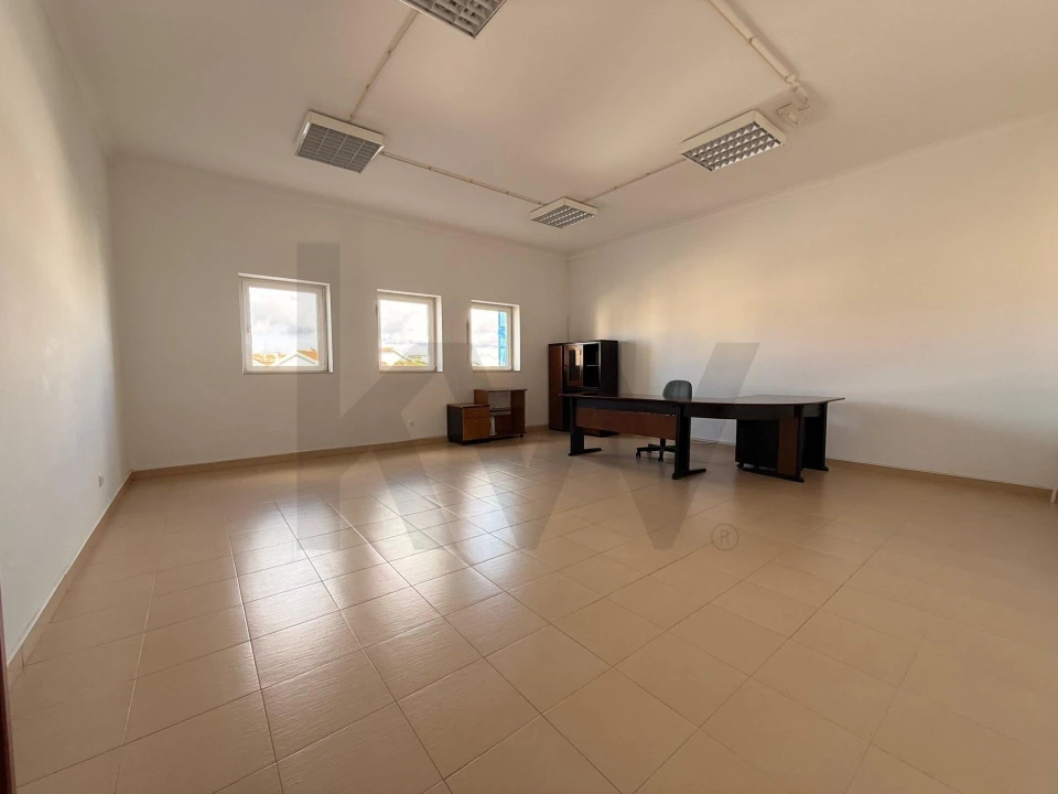 Escritório para Arrendamento em São Domingos de Rana Foto 3