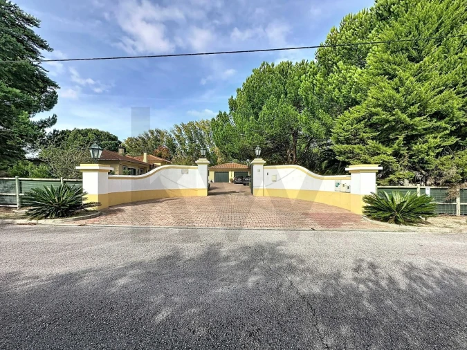 Moradia T4 para Venda em Santo Estêvão Foto 4