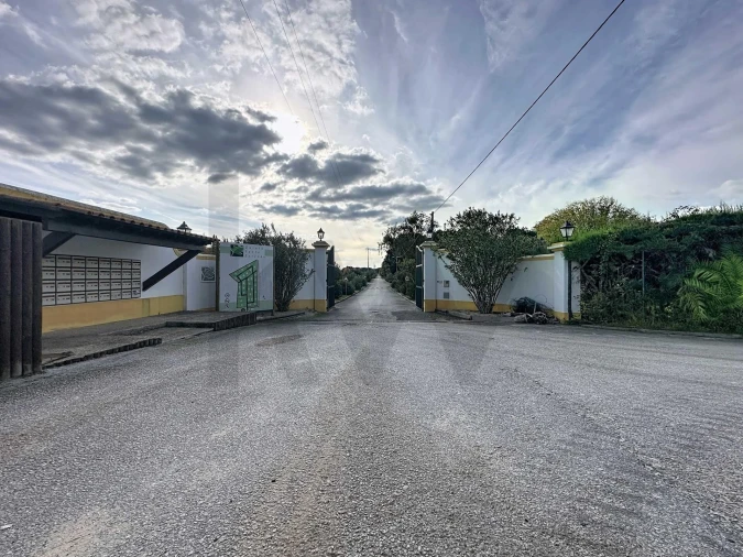 Moradia T4 para Venda em Santo Estêvão