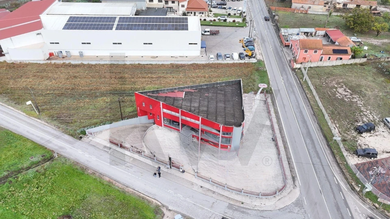 Negócio para Venda em Carriço Foto 2