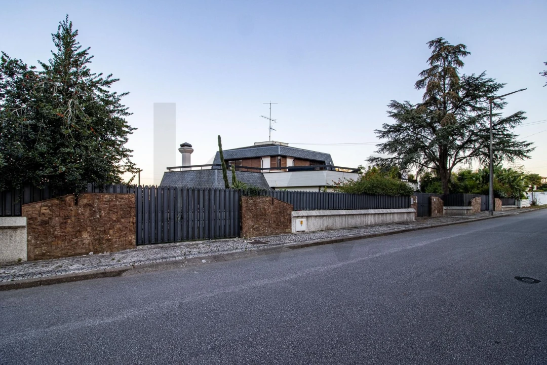 Moradia T4 para Venda em São João da Madeira Foto 1