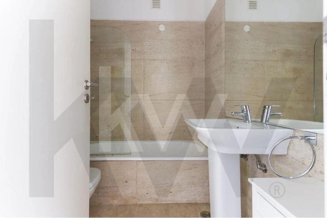 Apartamento T4 para Arrendamento em Alvalade Foto 15