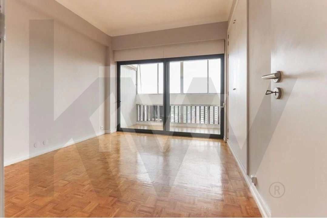 Apartamento T4 para Arrendamento em Alvalade Foto 16