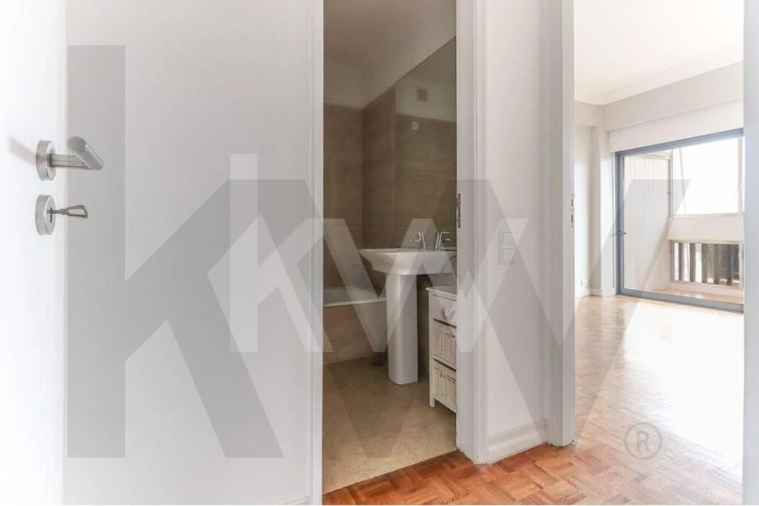Apartamento T4 para Arrendamento em Alvalade Foto 14