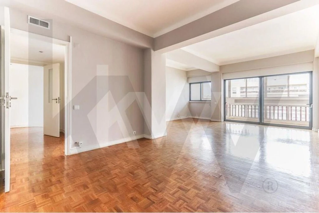 Apartamento T4 para Arrendamento em Alvalade Foto 24