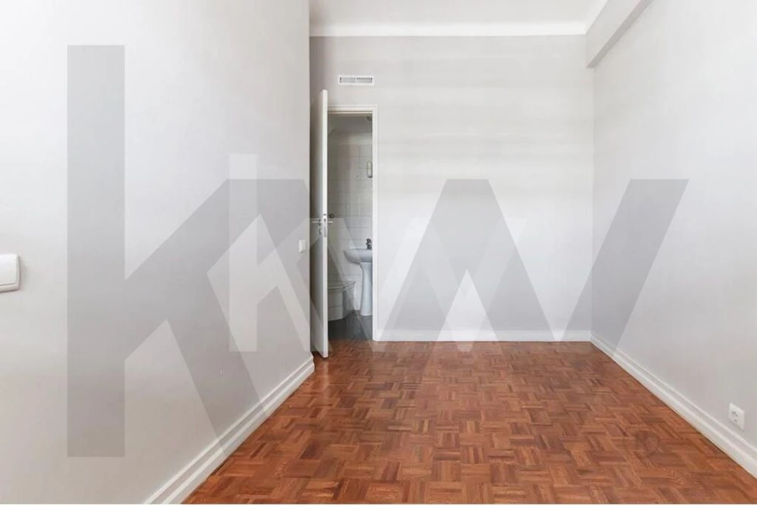 Apartamento T4 para Arrendamento em Alvalade Foto 29