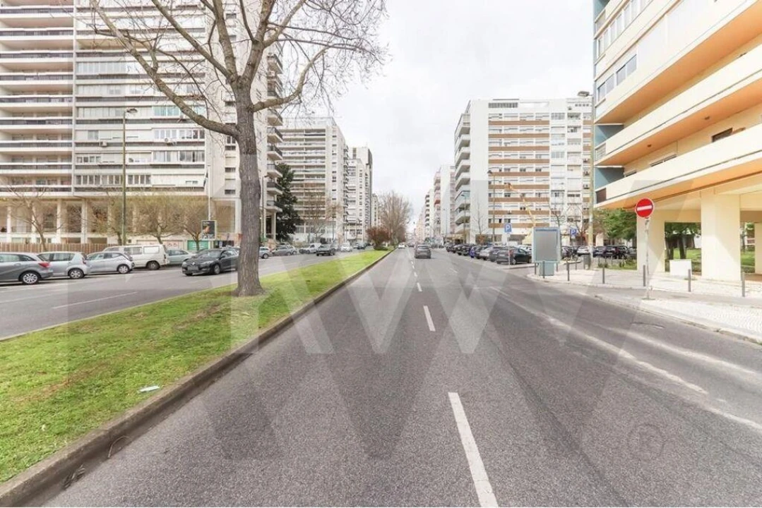 Apartamento T4 para Arrendamento em Alvalade Foto 40