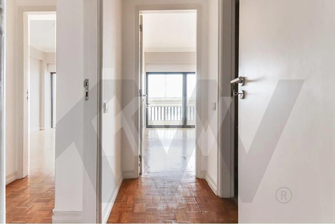 Apartamento T4 para Arrendamento em Alvalade Foto 11