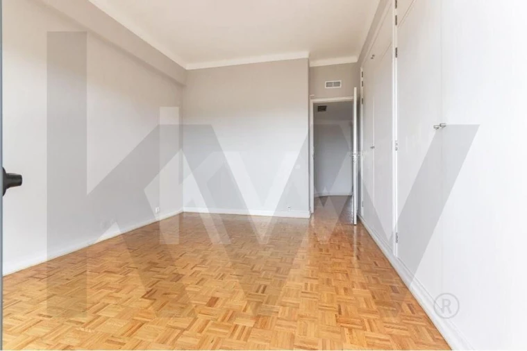 Apartamento T4 para Arrendamento em Alvalade Foto 5