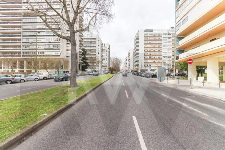 Apartamento T4 para Arrendamento em Alvalade Foto 40