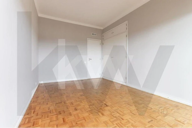 Apartamento T4 para Arrendamento em Alvalade Foto 13