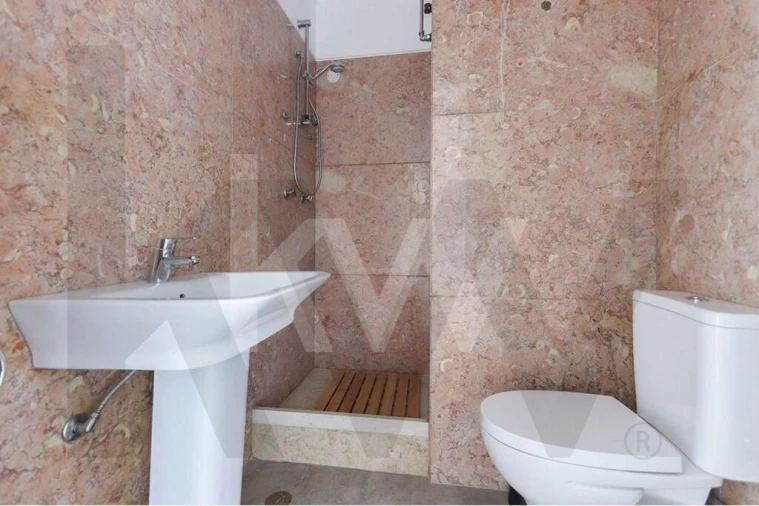 Apartamento T4 para Arrendamento em Alvalade Foto 8