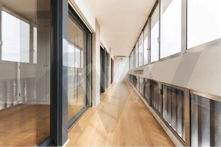 Apartamento T4 para Arrendamento em Alvalade Foto 19