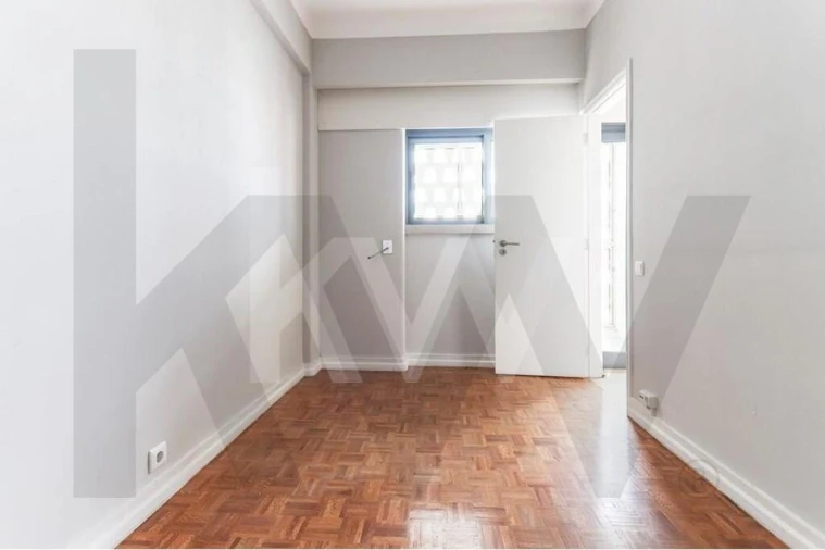 Apartamento T4 para Arrendamento em Alvalade Foto 31