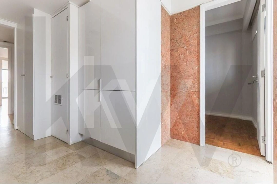 Apartamento T4 para Arrendamento em Alvalade Foto 33