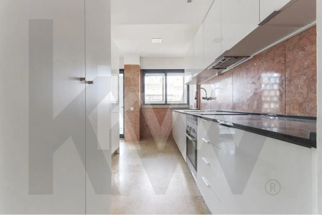 Apartamento T4 para Arrendamento em Alvalade Foto 27