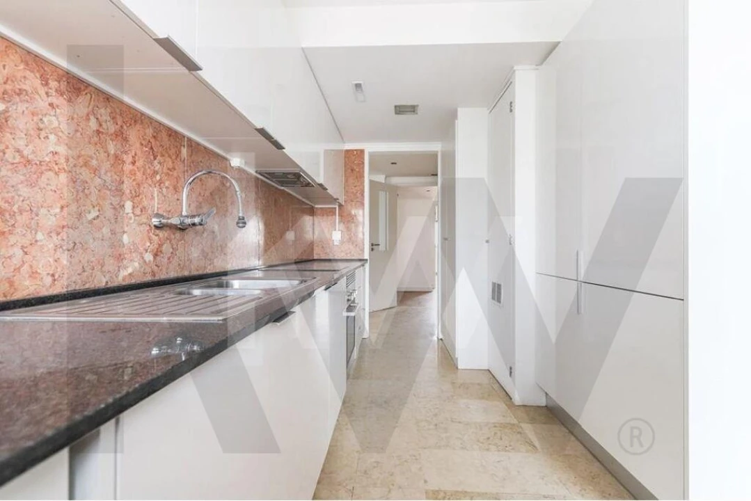 Apartamento T4 para Arrendamento em Alvalade Foto 28