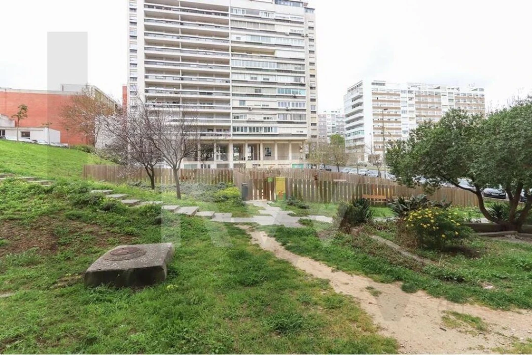 Apartamento T4 para Arrendamento em Alvalade Foto 38