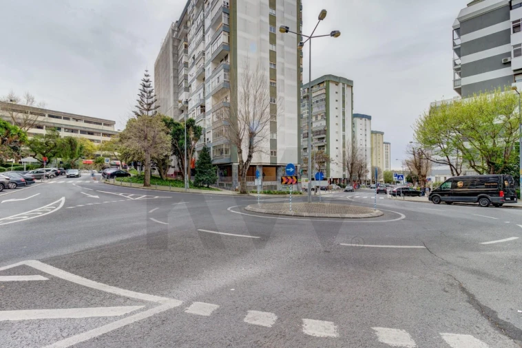 Apartamento T2 para Arrendamento em Carnaxide e Queijas Foto 25