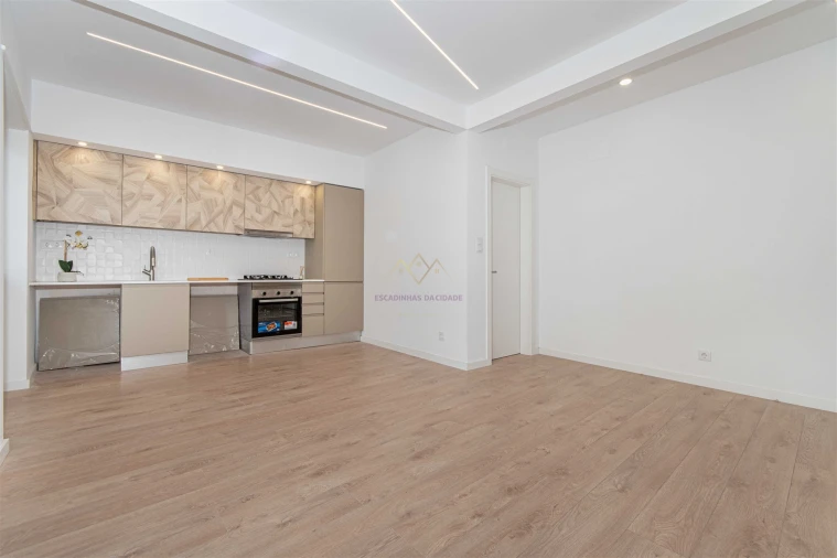 Apartamento T2 para Venda em Almada, Cova da Piedade, Pragal e Cacilhas Foto 2