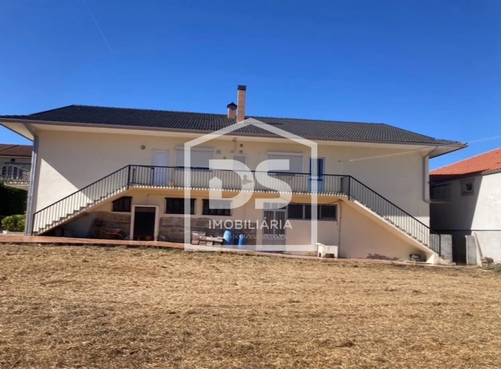 Moradia T6 para Venda em São Martinho das Chãs Foto 1