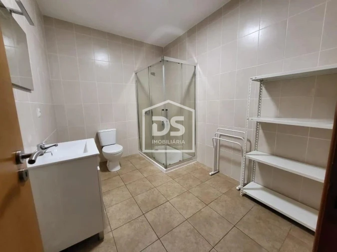 Moradia T6 para Venda em São Martinho das Chãs Foto 11