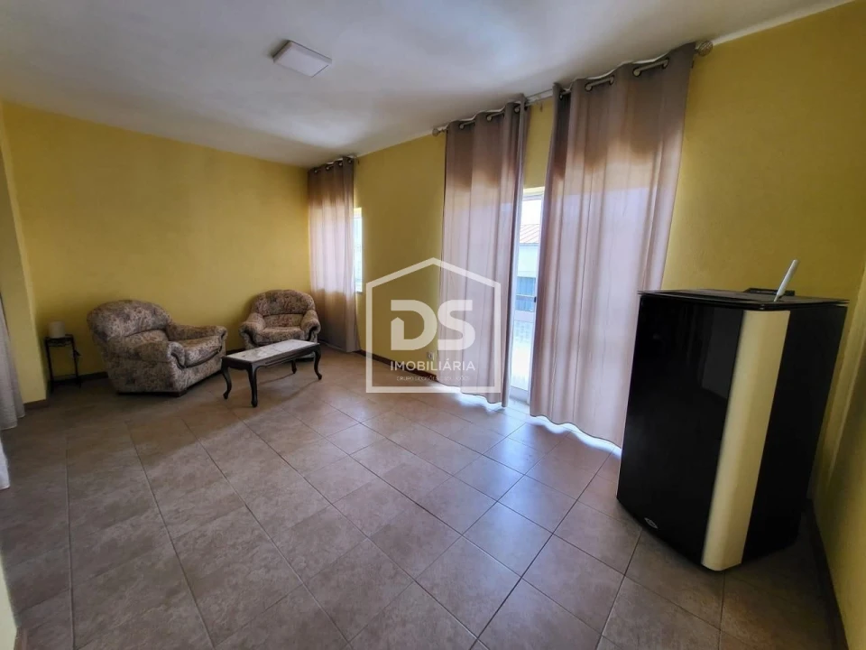 Moradia T6 para Venda em São Martinho das Chãs Foto 19