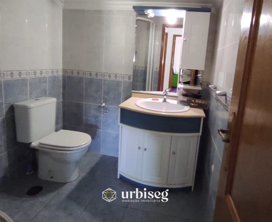 Moradia T4 para Venda em Tavarede Foto 31