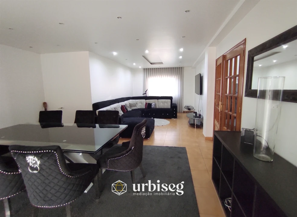 Moradia T4 para Venda em Tavarede Foto 11