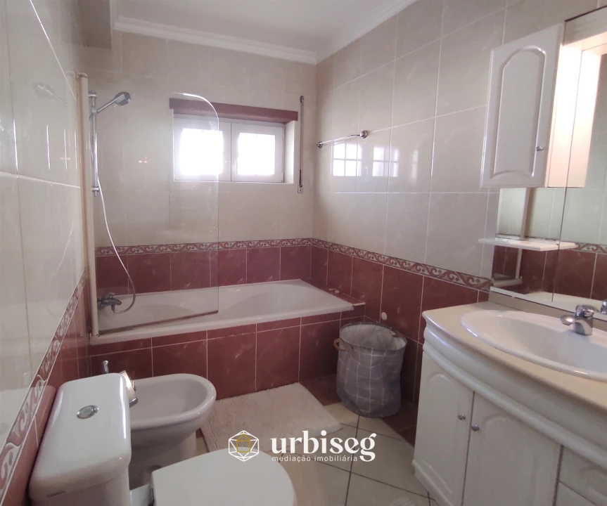 Moradia T4 para Venda em Tavarede Foto 24