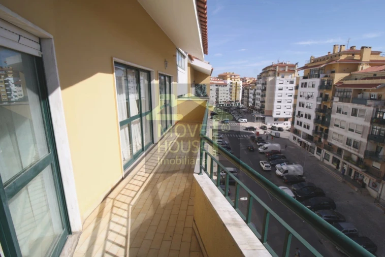 Apartamento T2 para Venda em Queluz e Belas Foto 36