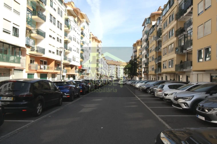 Apartamento T2 para Venda em Queluz e Belas Foto 46