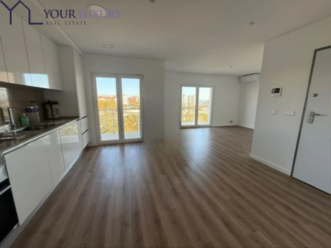 Apartamento T2 para Venda em Carcavelos e Parede Foto 11