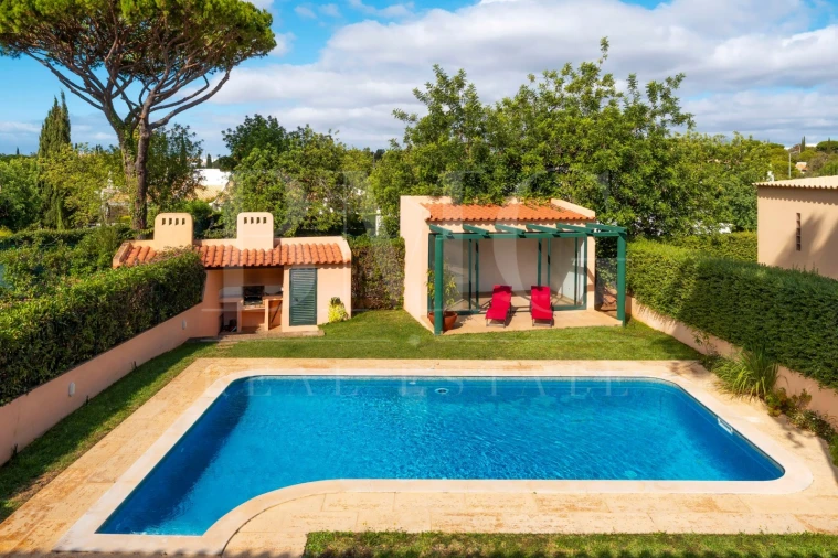 Moradia T3 para Venda em Quarteira Foto 2