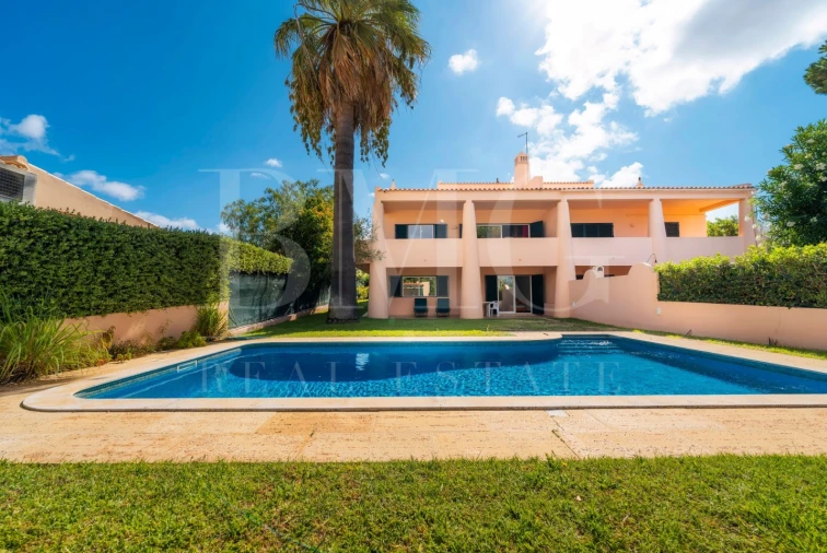 Moradia T3 para Venda em Quarteira