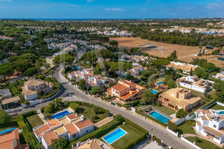 Moradia T3 para Venda em Quarteira Foto 72