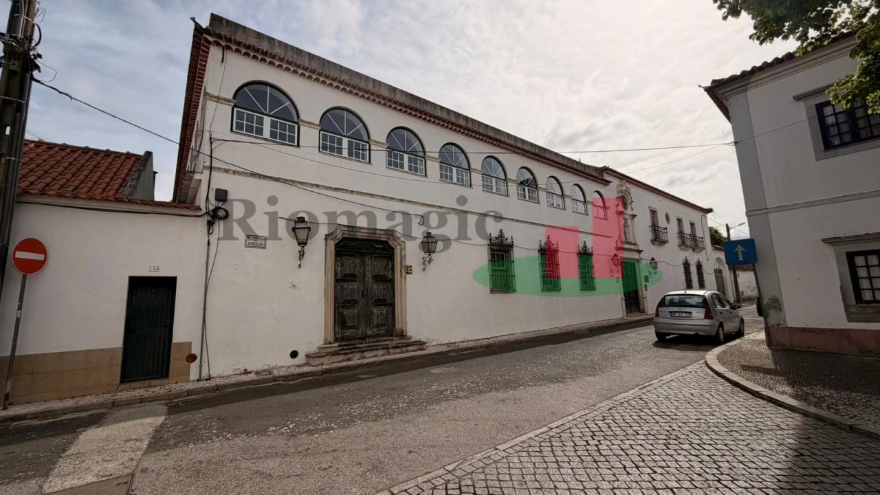 Moradia T5 para Venda em Almeirim Foto 1