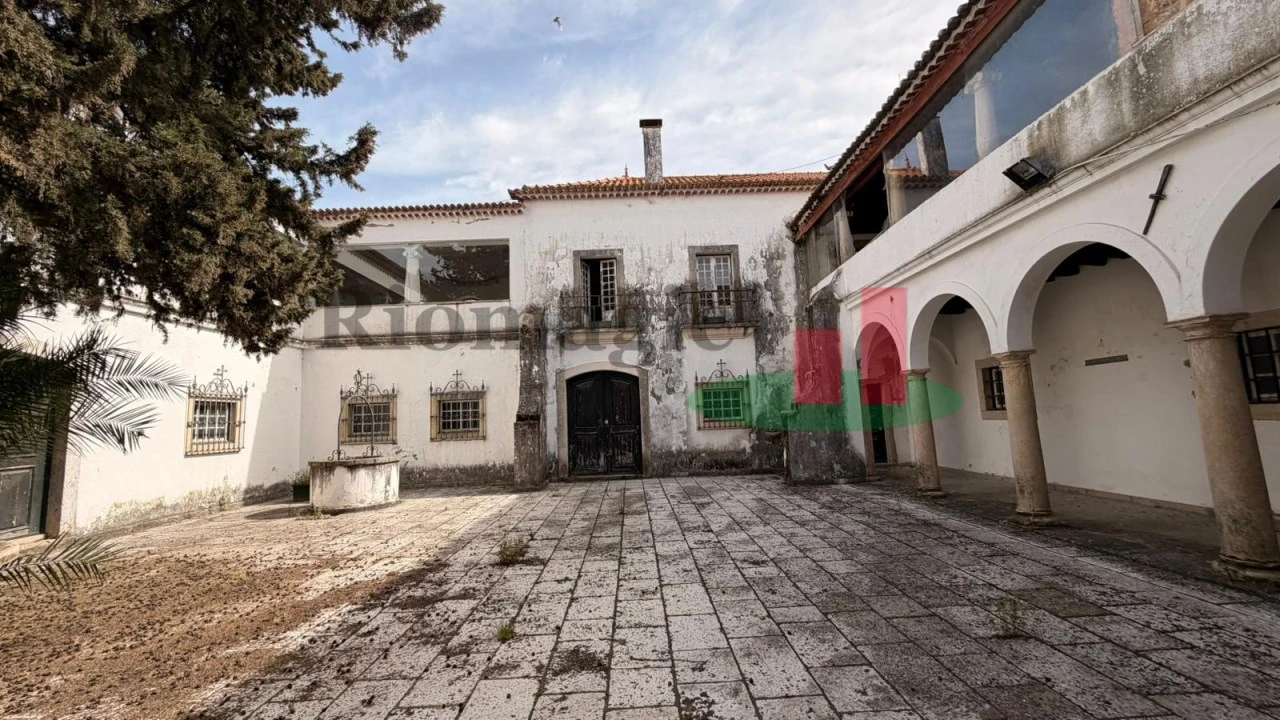 Moradia T5 para Venda em Almeirim Foto 3