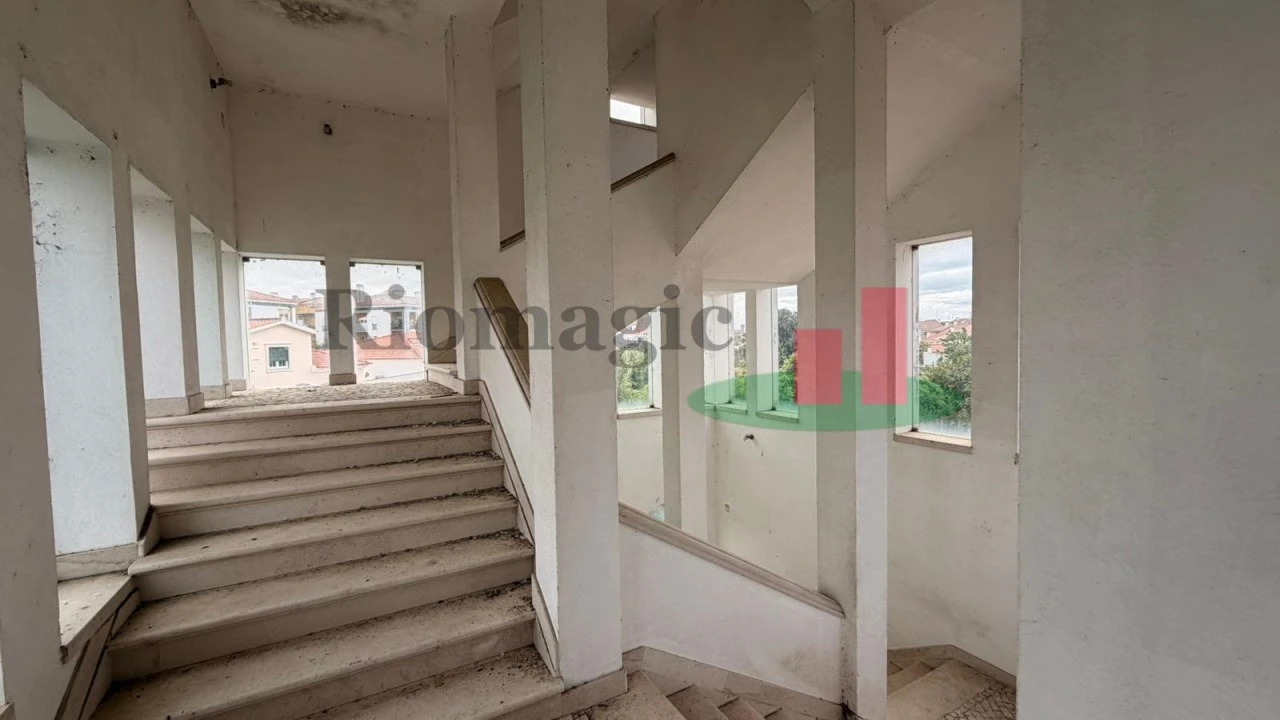 Moradia T5 para Venda em Almeirim Foto 47