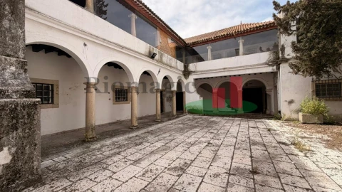 Moradia T5 para Venda em Almeirim