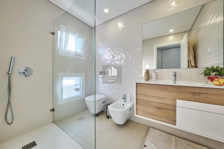 Moradia T4 para Venda em Fernao Ferro Foto 15