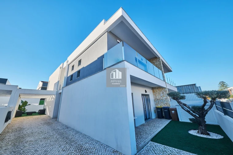 Moradia T4 para Venda em Fernao Ferro Foto 32