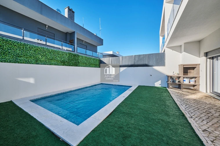 Moradia T4 para Venda em Fernao Ferro Foto 3