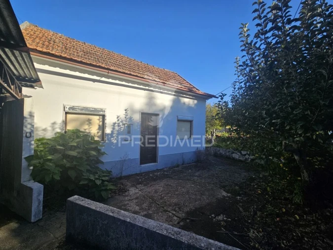 Moradia T3 para Venda em Chãos Foto 1