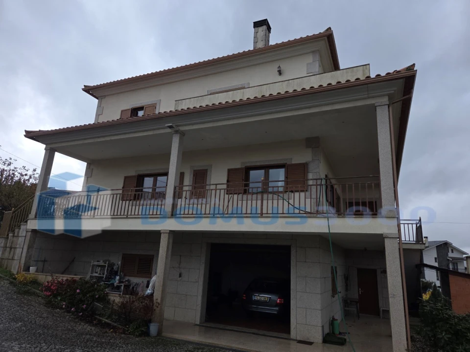 Moradia T5 para Venda em Folhadela Foto 4