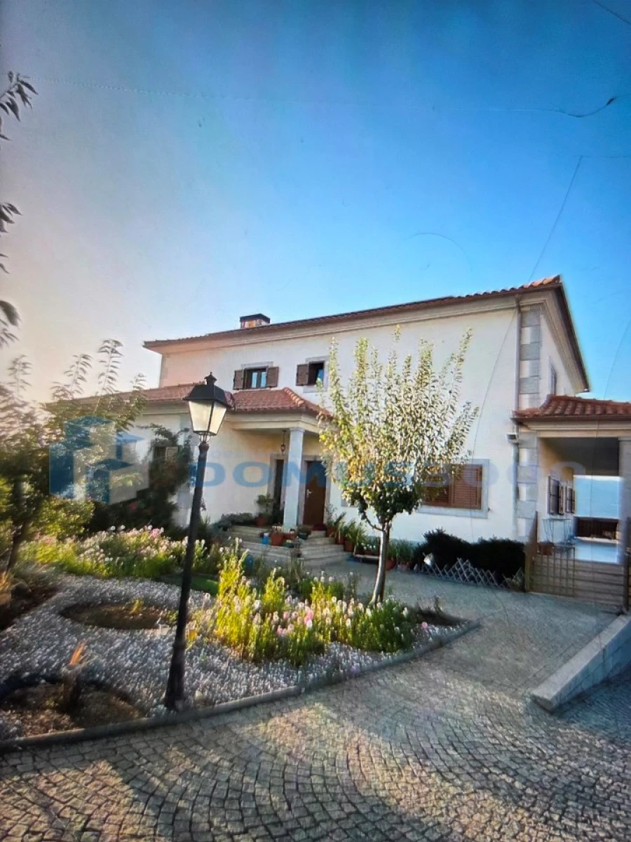 Moradia T5 para Venda em Folhadela Foto 1